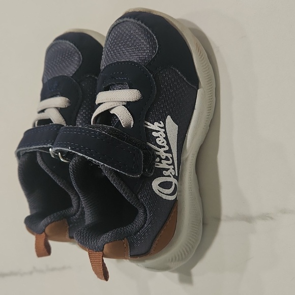 Oshkosh Size 5M - Picture 2 of 4